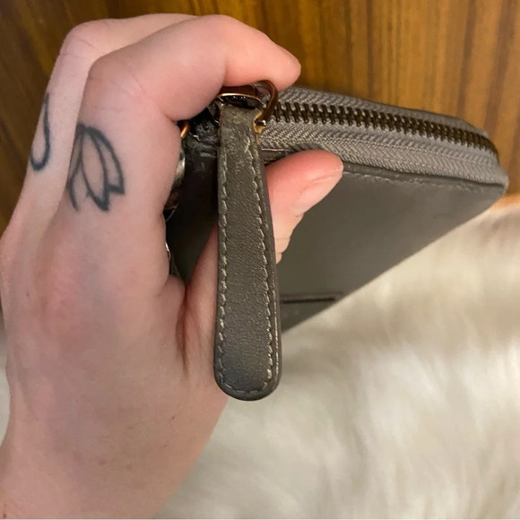 🛍️3/$30 Kenneth Cole women’s metallic wristlet wallet - Picture 6 of 13